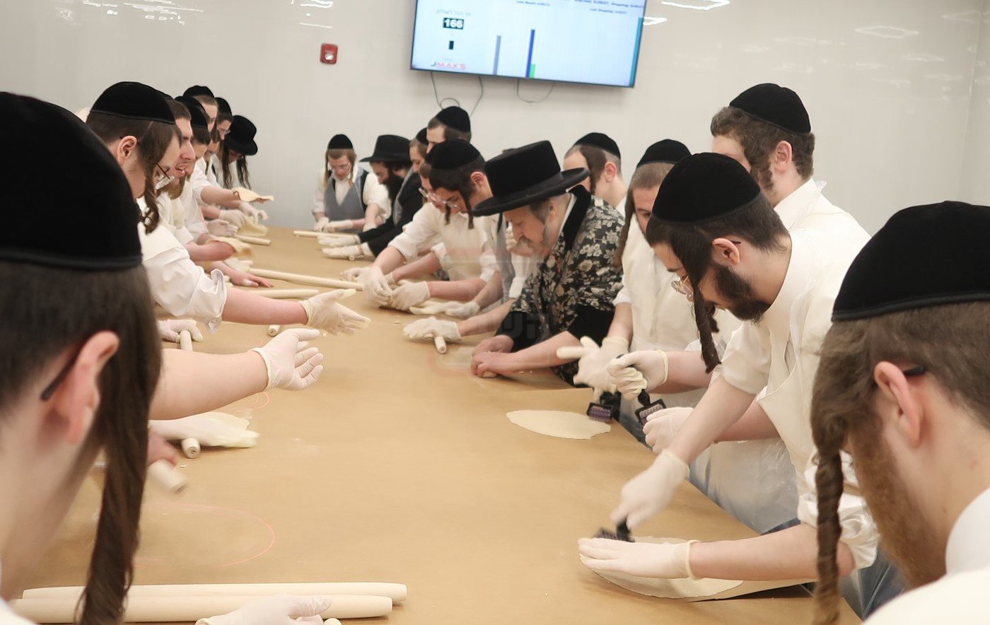 פסח בחצה"ק סקאליע 