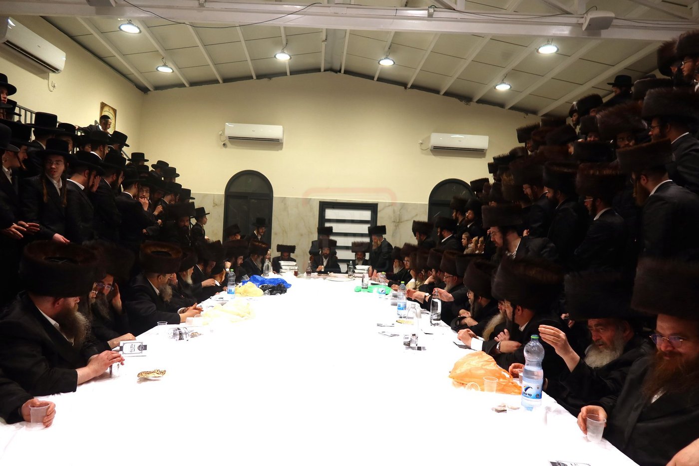 חג הפסח בחצה"ק זוועיהיל