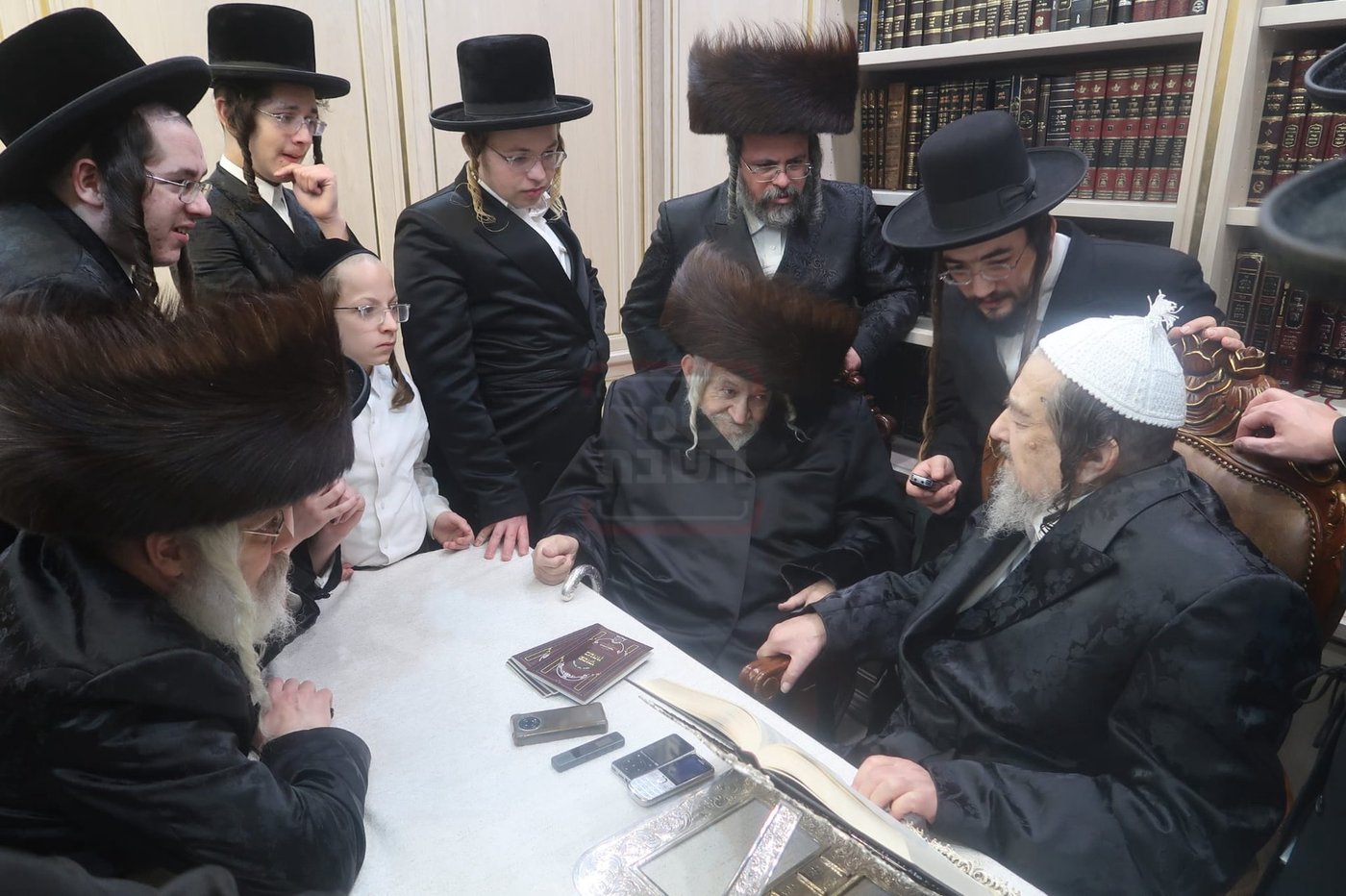 האדמו"ר מטעמשוואר בביקור אצל הגרי"מ שעכטער