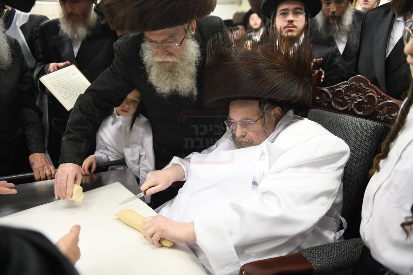 האדמו"ר מבעלזא באפיית מצות מצווה