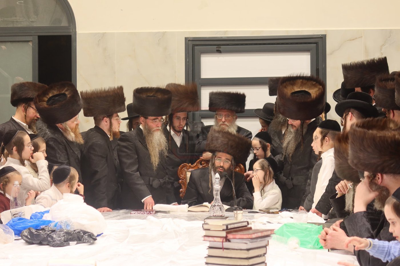 חג הפסח בחצה"ק זוועיהיל