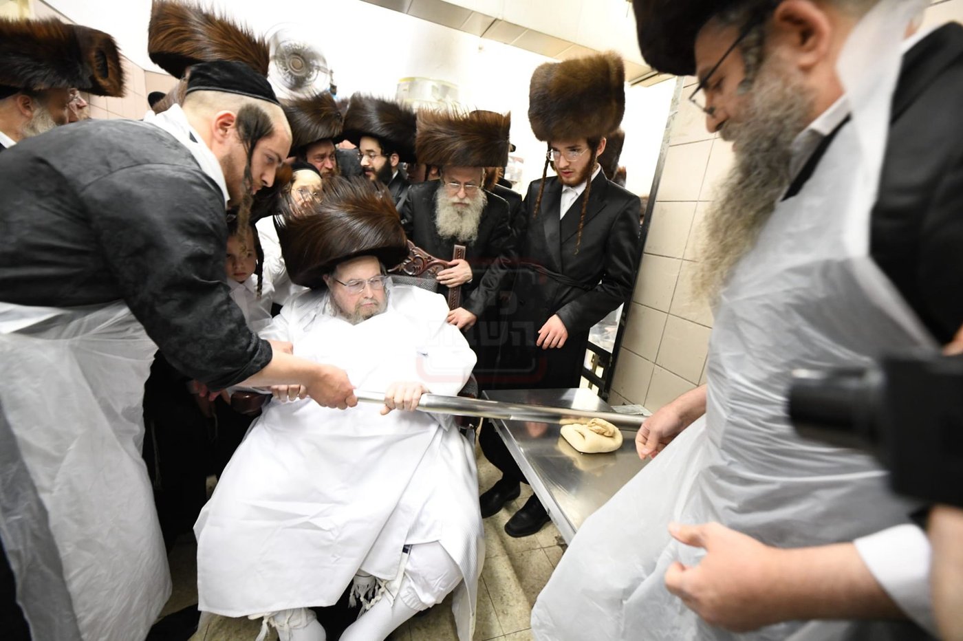 האדמו"ר מבעלזא באפיית מצות מצווה