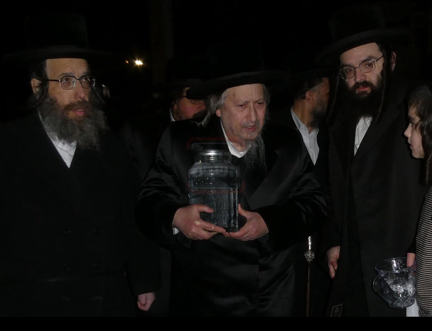 פסח בחצה"ק סקאליע 