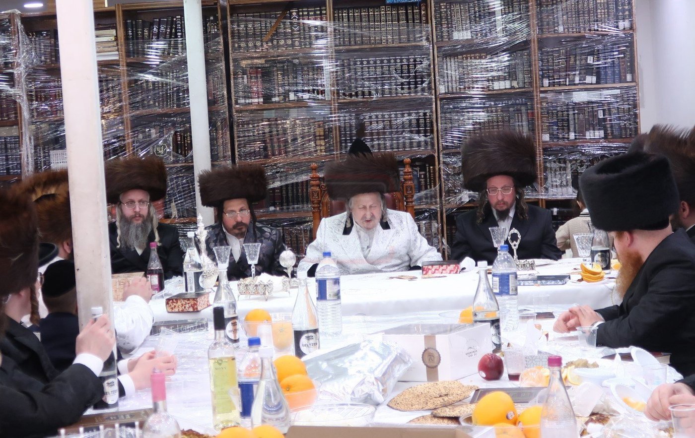 פסח בחצה"ק סקאליע 