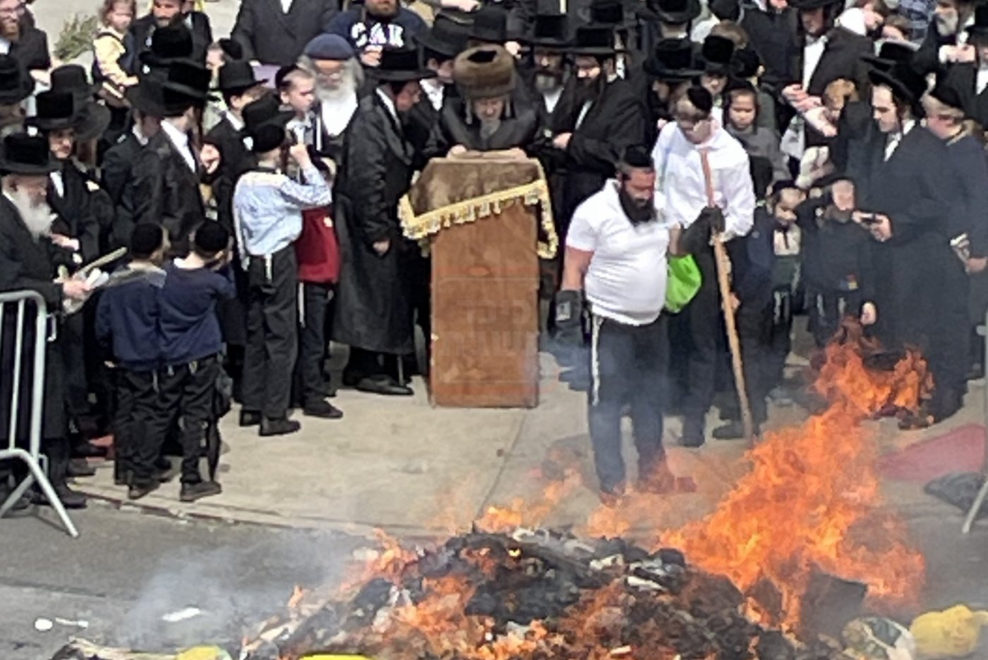 פסח בחצה"ק סקאליע 