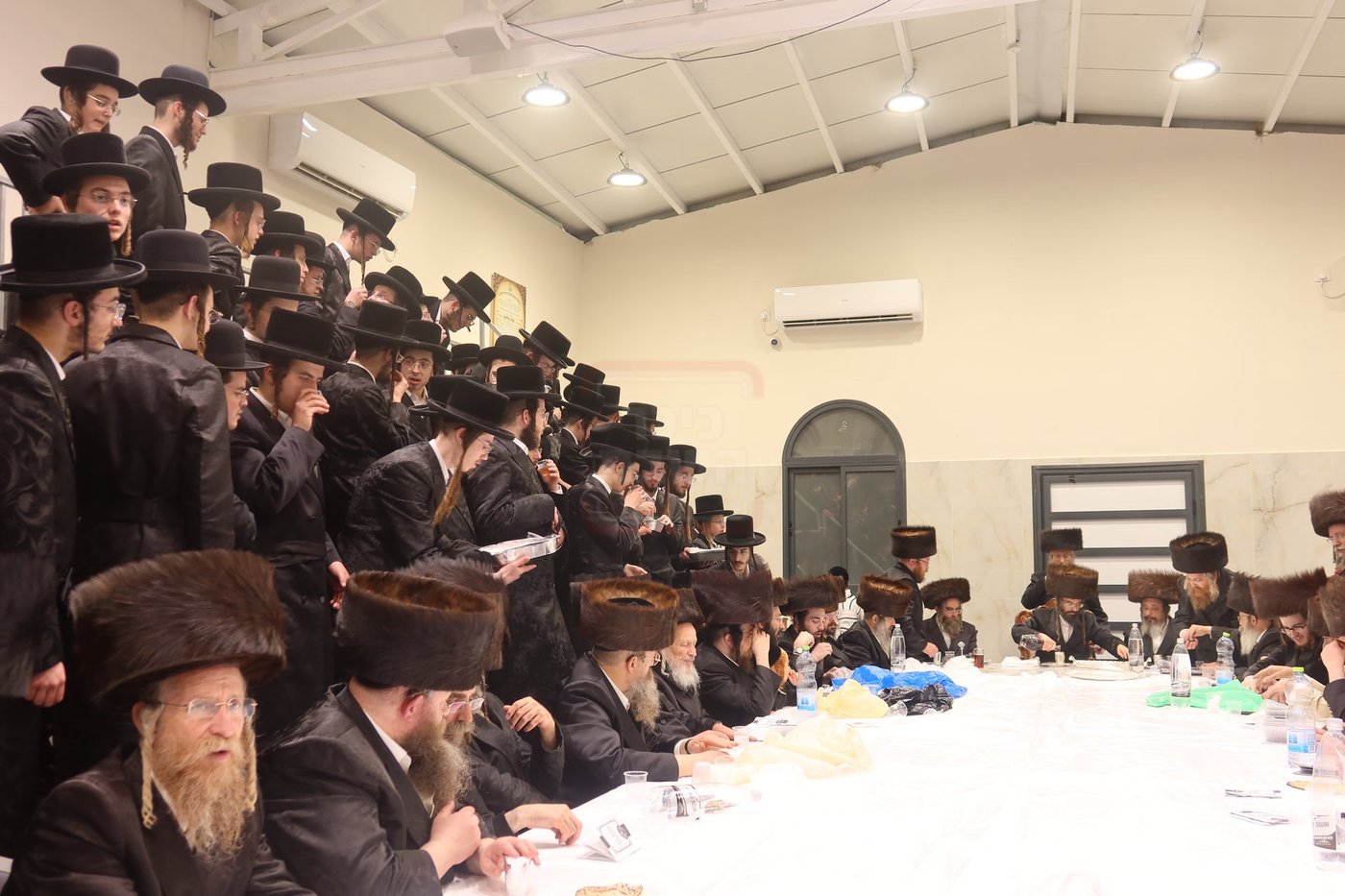 חג הפסח בחצה"ק זוועיהיל