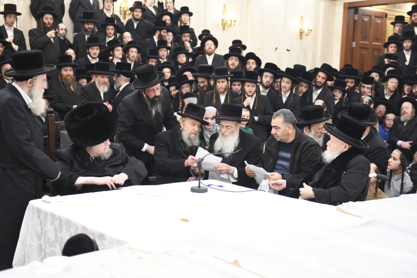 האדמו"ר מבעלזא בסיום בכורים בערב פסח