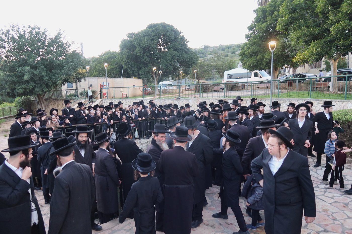 האדמו"ר מזוועהיל בשאיבת מים שלנו