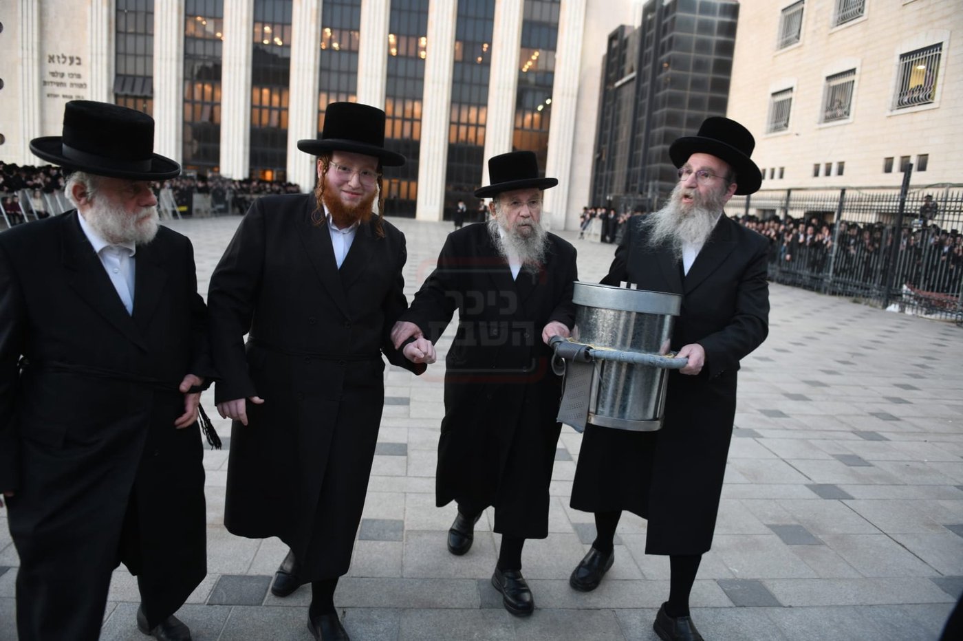 האדמו"ר מבעלזא במעמד שאיבת מים שלנו