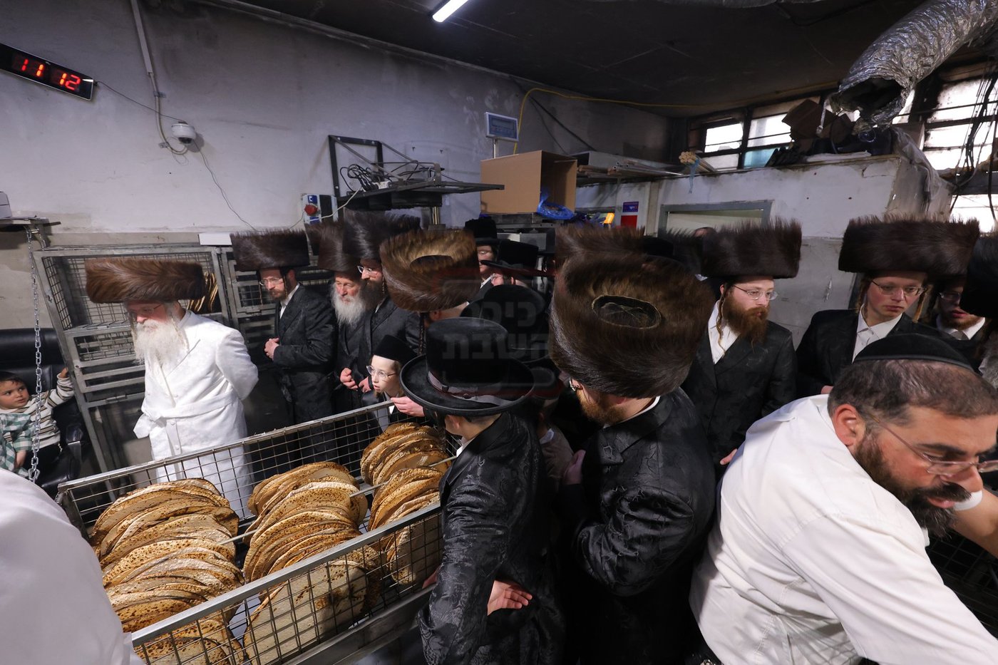 האדמו"ר מנדבורנה ירושלים באפיית מצות מצווה