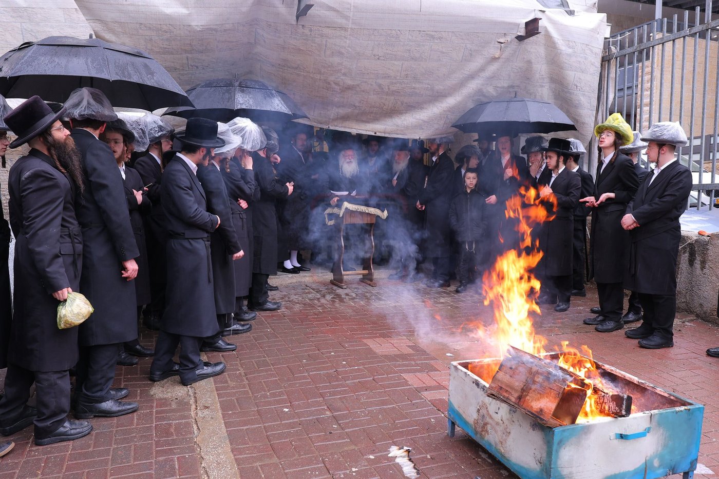 האדמו"ר מנדבורנה ירושלים בשריפת החמץ