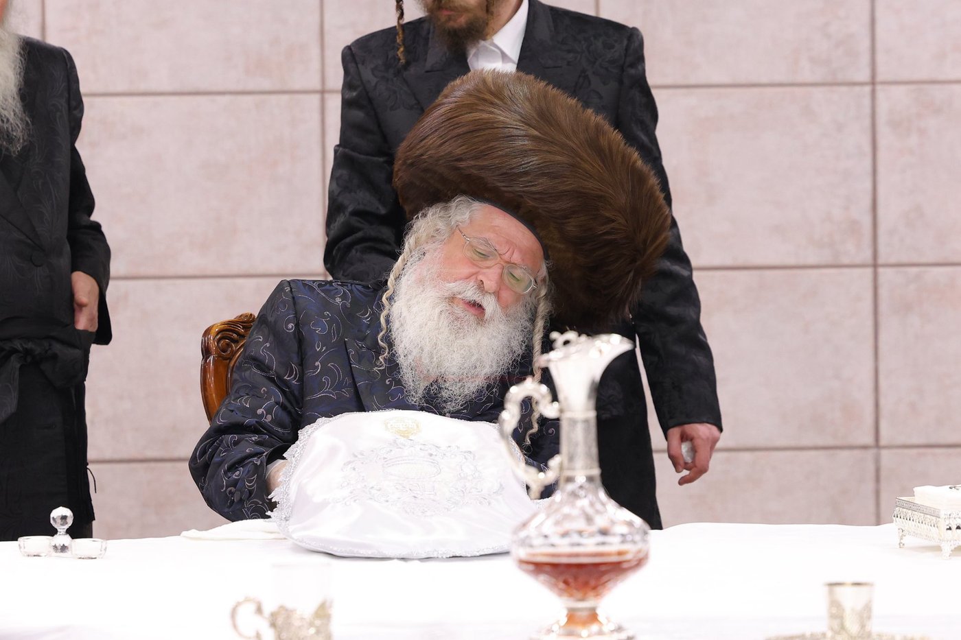 האדמו"ר מנדבורנה ירושלים בטיש חוה"מ פסח