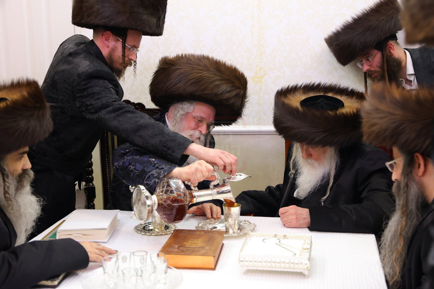 האדמו"ר ממכנובקא בעלזא בביקור אצל האדמו"ר מנדבורנה ירושלים