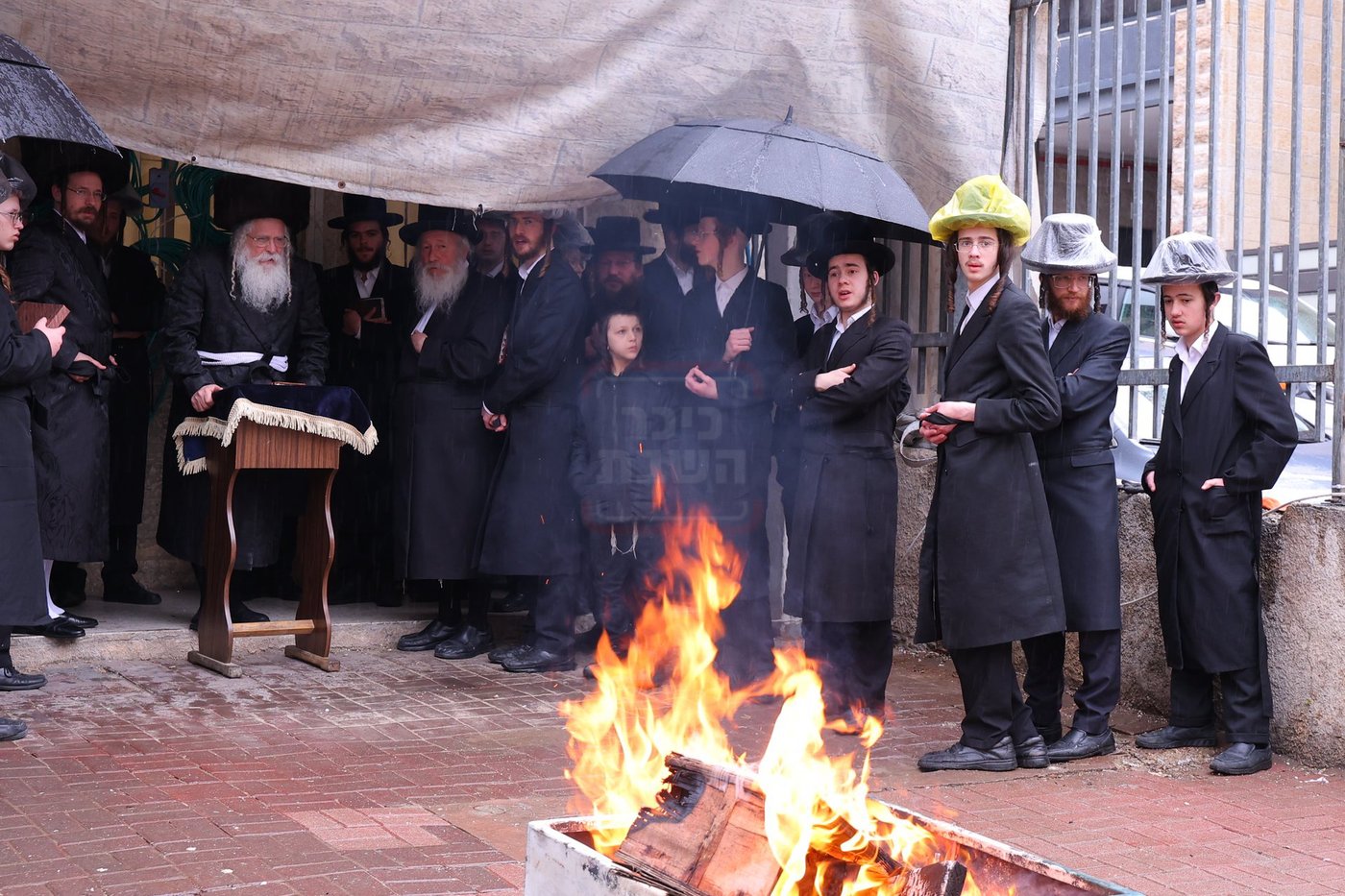 האדמו"ר מנדבורנה ירושלים בשריפת החמץ