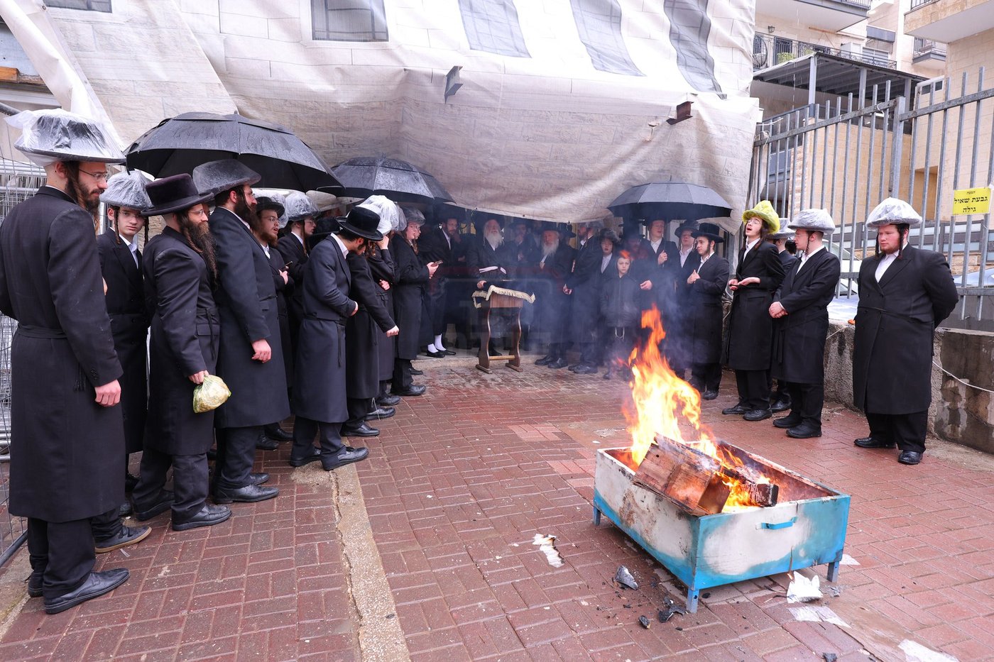 האדמו"ר מנדבורנה ירושלים בשריפת החמץ