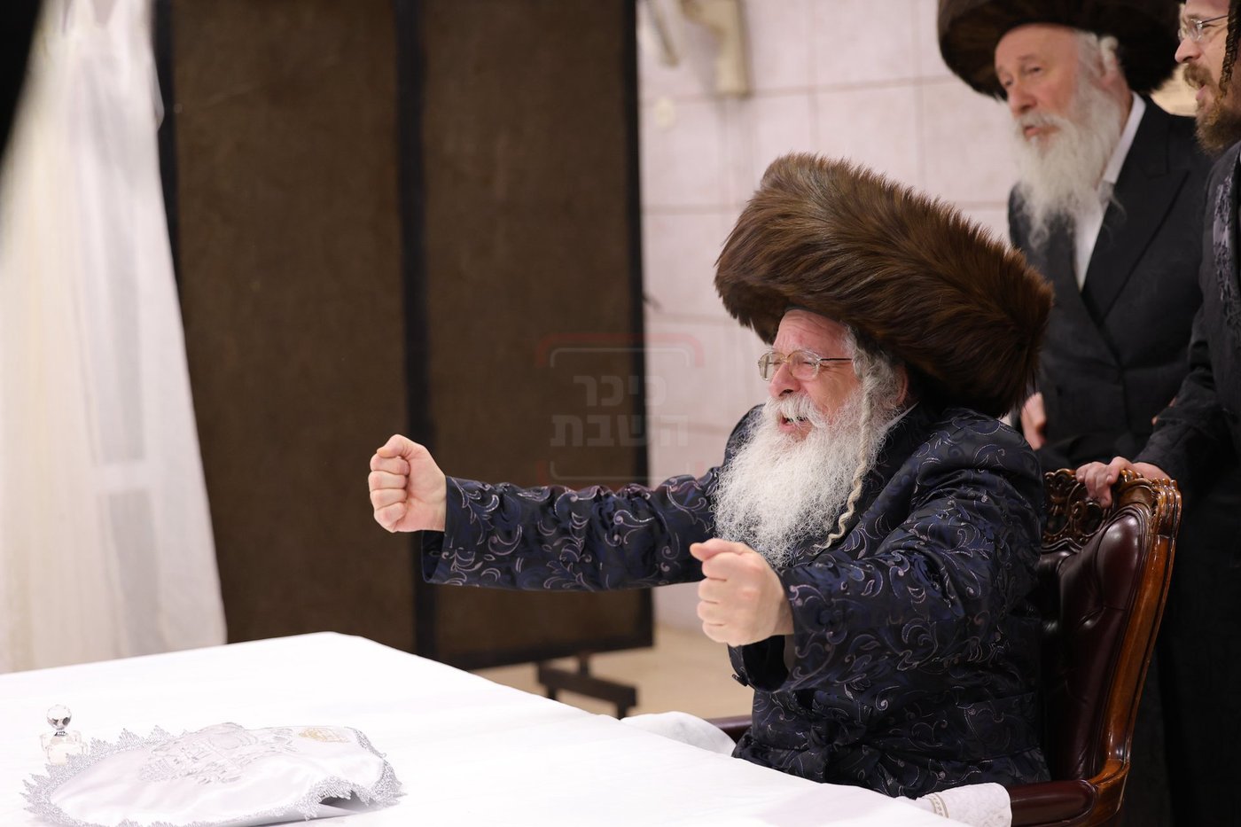 האדמו"ר מנדבורנה ירושלים בטיש חוה"מ פסח