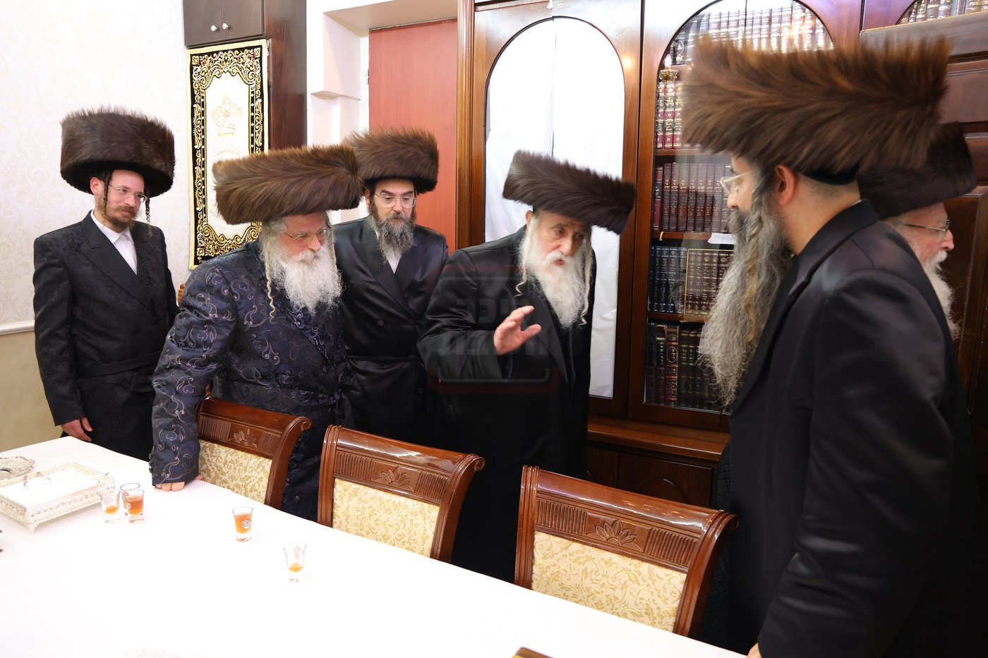 האדמו"ר ממכנובקא בעלזא בביקור אצל האדמו"ר מנדבורנה ירושלים