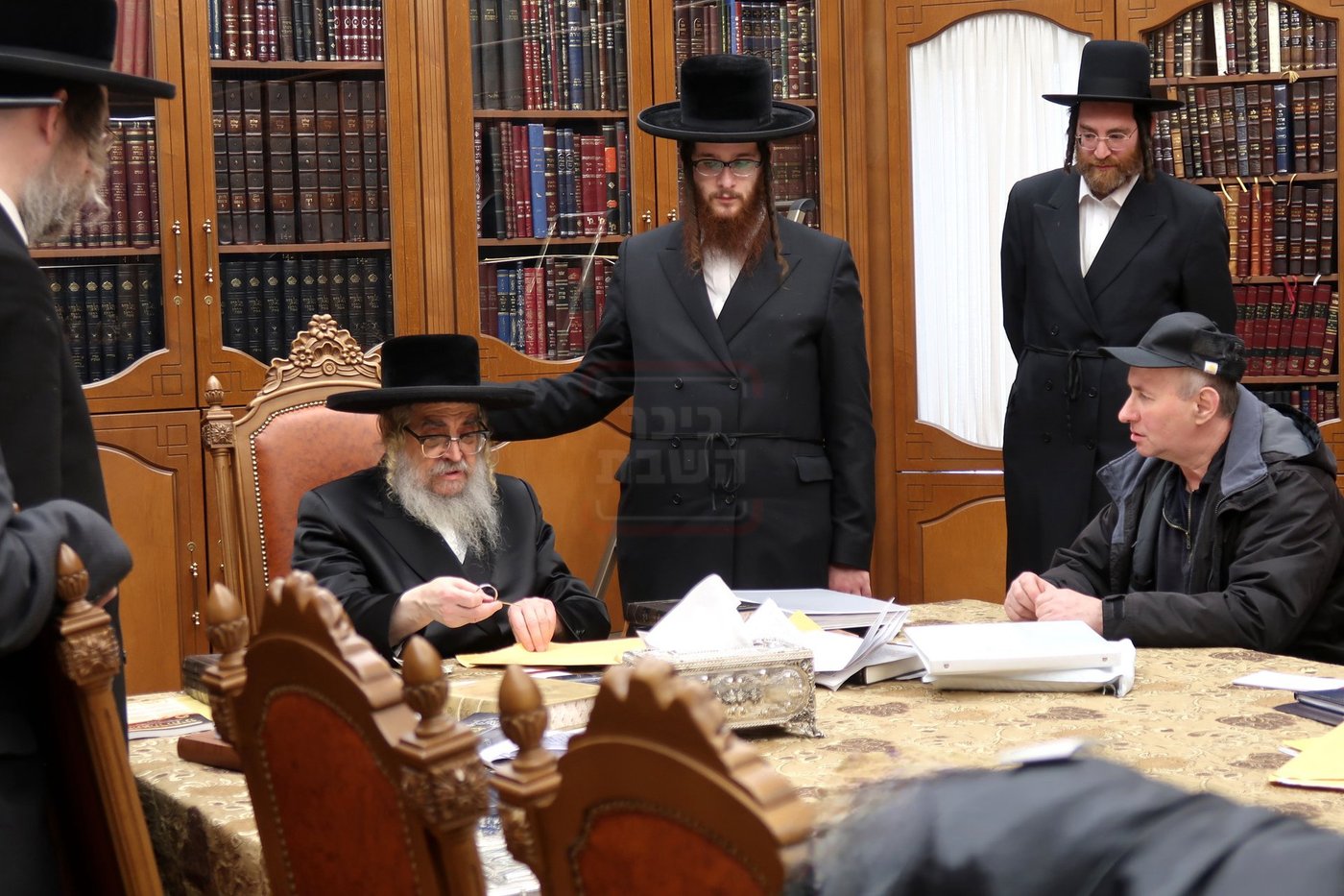 האדמו"ר מסאטמר במכירת חמץ