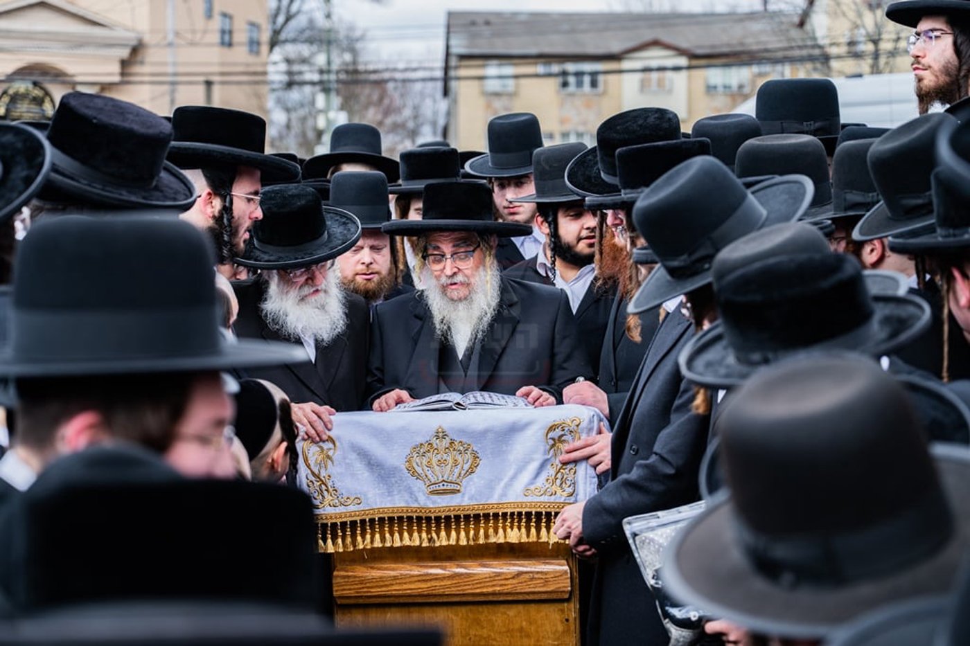 האדמו"ר מסאטמר בשריפת חמץ