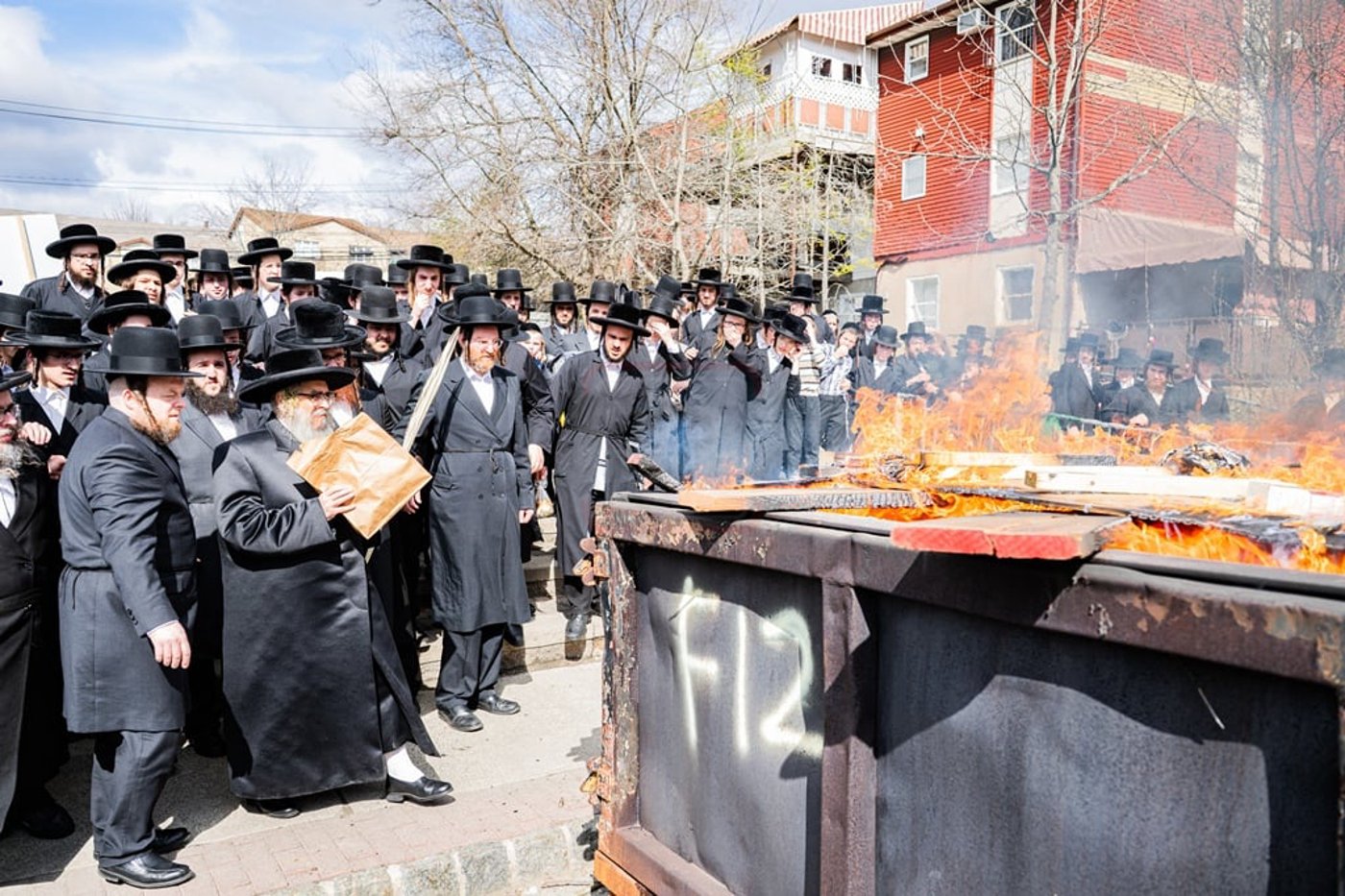 האדמו"ר מסאטמר בשריפת חמץ