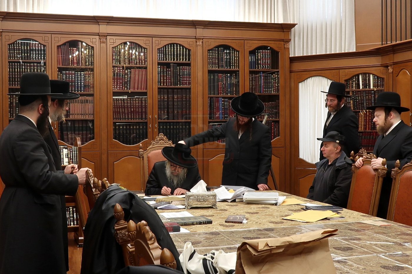 האדמו"ר מסאטמר במכירת חמץ