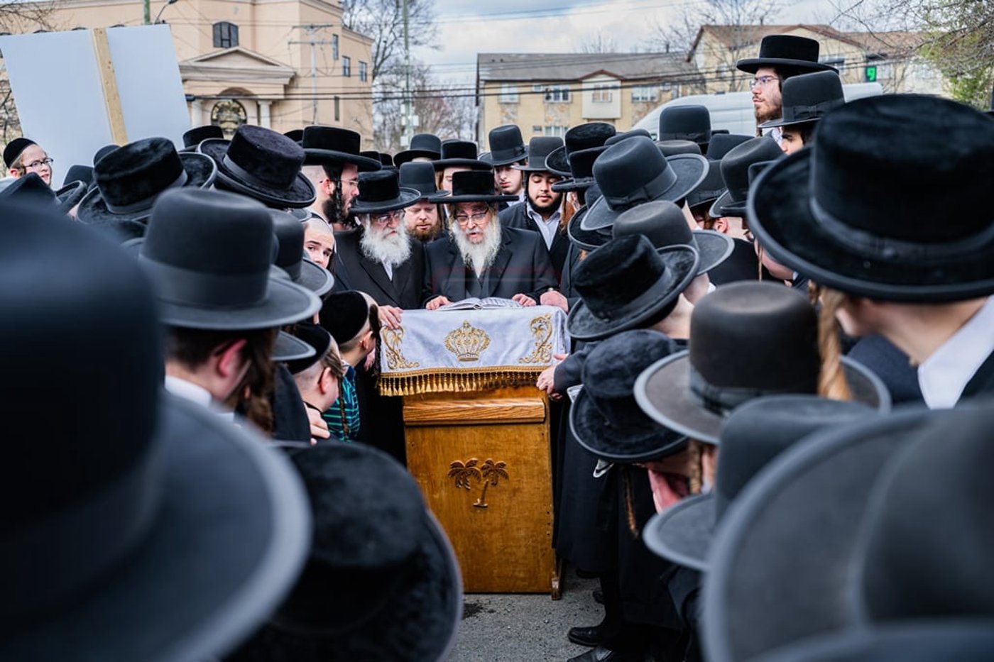 האדמו"ר מסאטמר בשריפת חמץ
