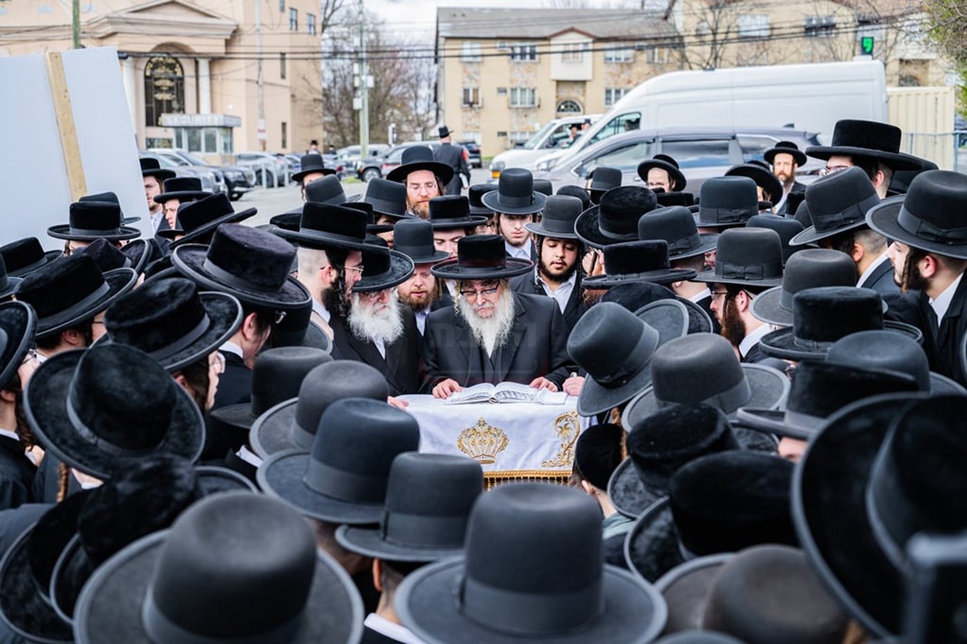 האדמו"ר מסאטמר בשריפת חמץ