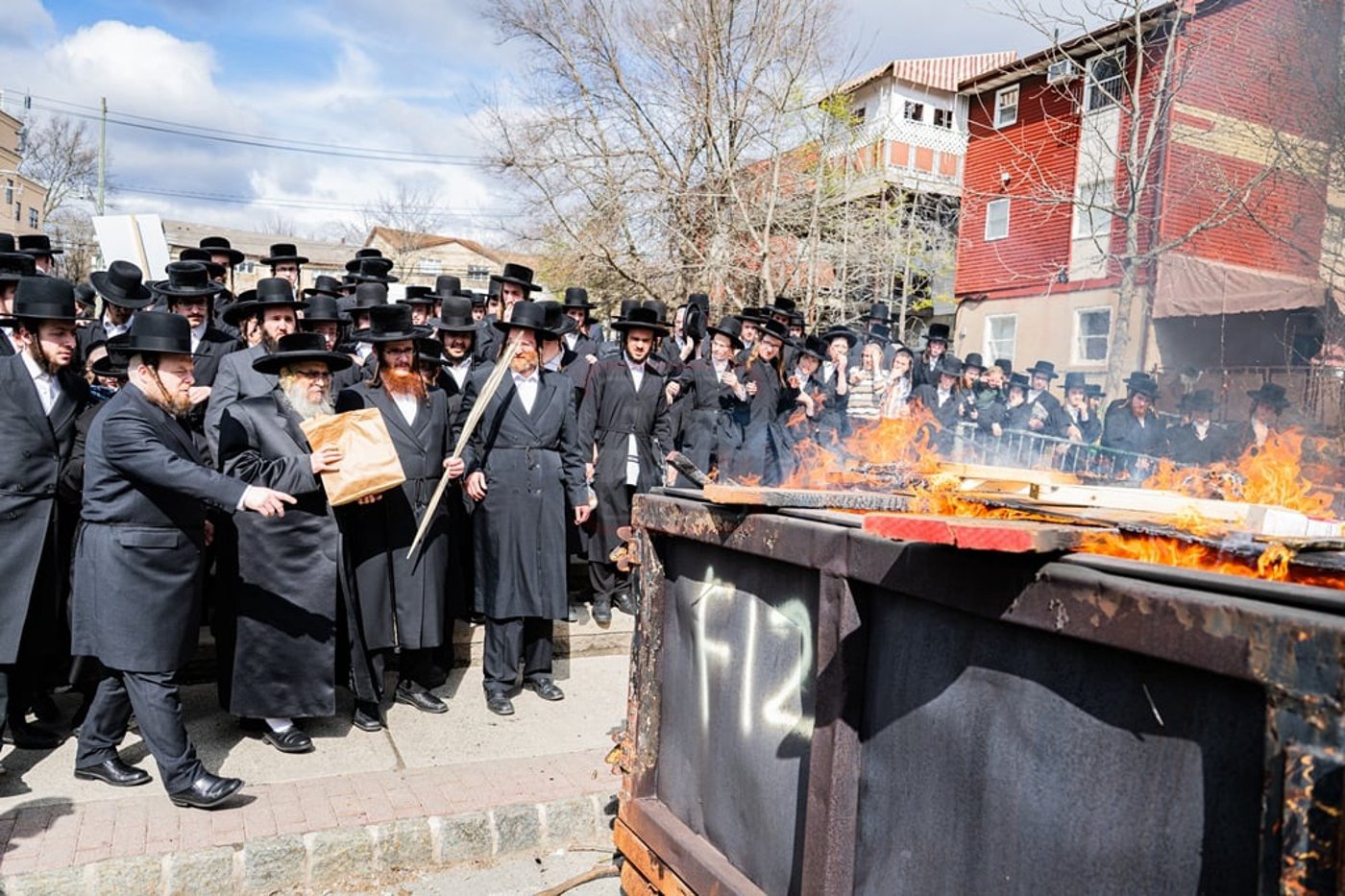 האדמו"ר מסאטמר בשריפת חמץ