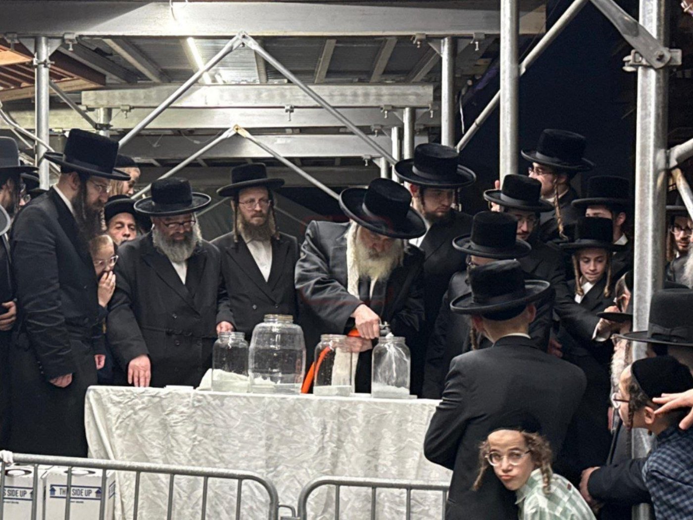 חג הפסח בחצה"ק קראלי