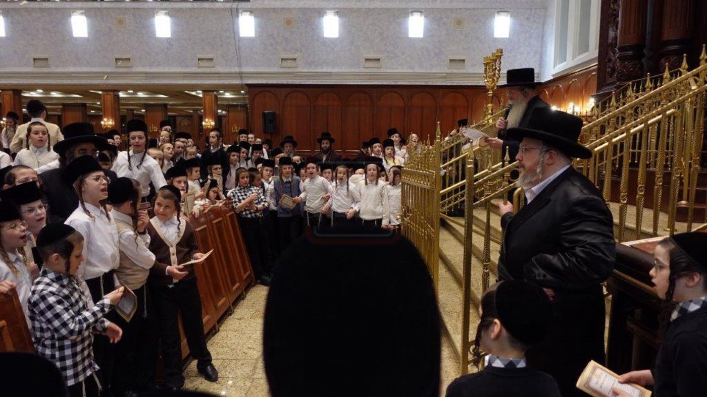 קרישמליינען בחצה"ק בעלזא