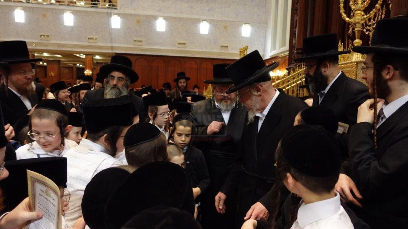 קרישמליינען בחצה"ק בעלזא