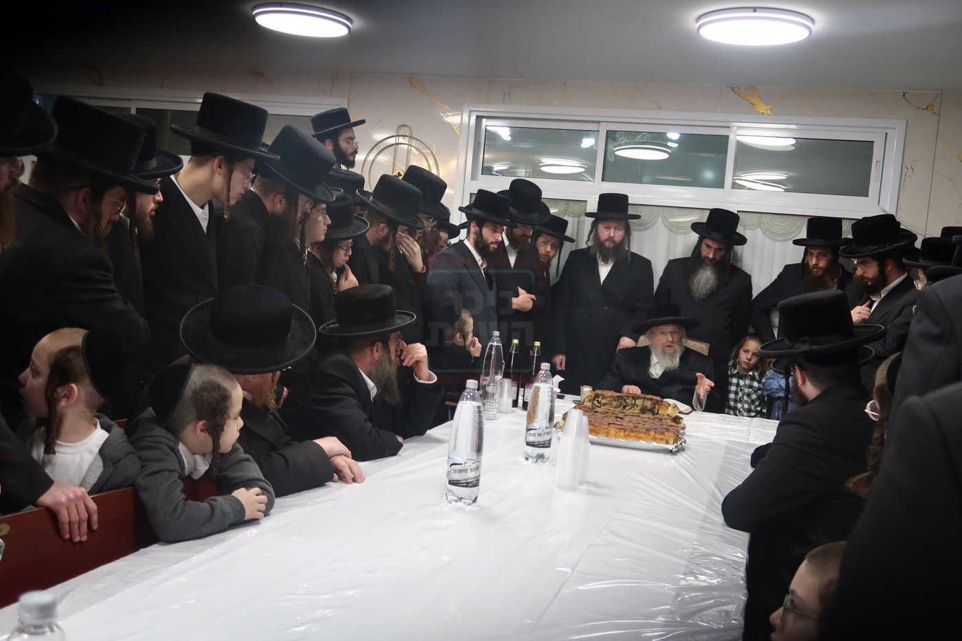 האדמו"ר מפינסק קרלין בביקור בבית שמש