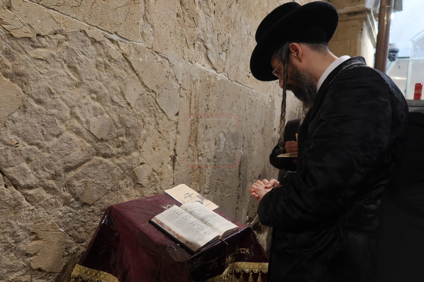 חסידי זוועהיל בעיר האבות חברון