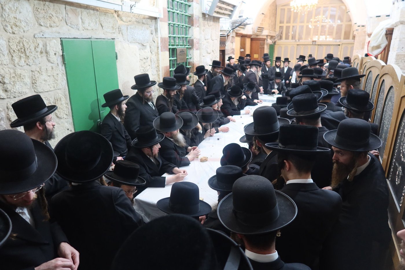 חסידי זוועהיל בעיר האבות חברון