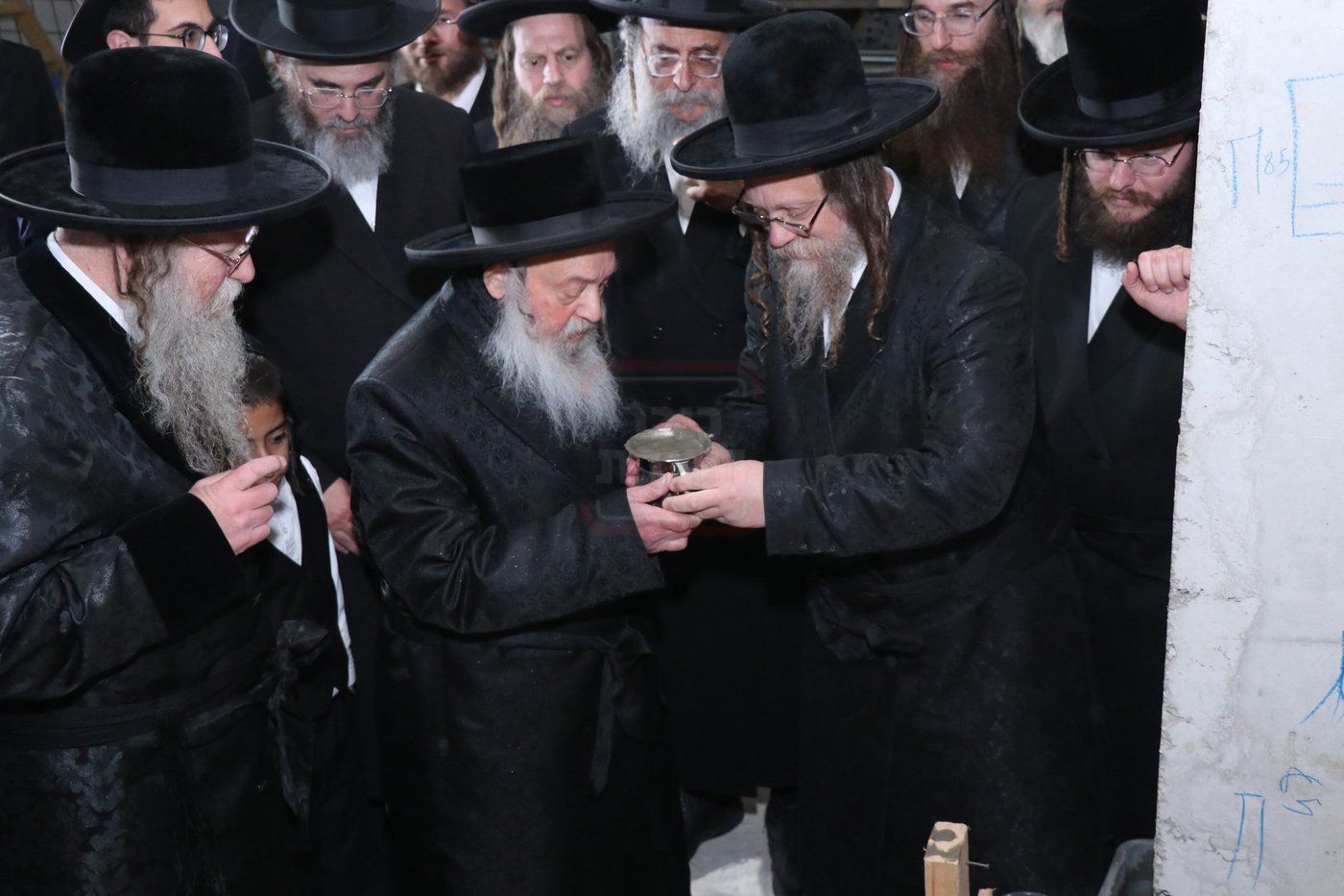 מעמד יציקת הבורות בקוזמיר 