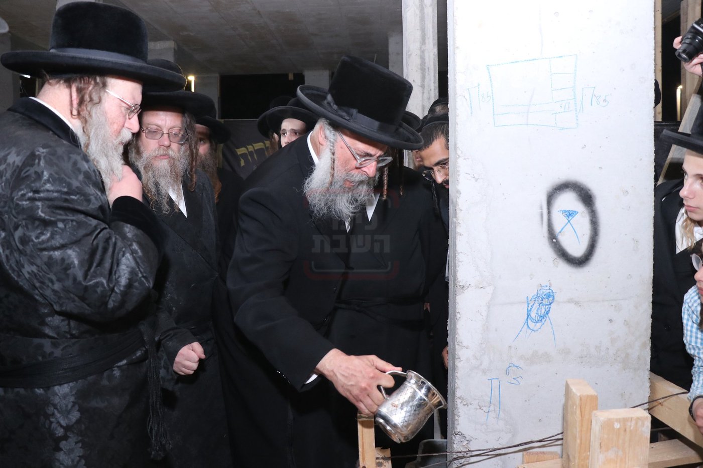 מעמד יציקת הבורות בקוזמיר 