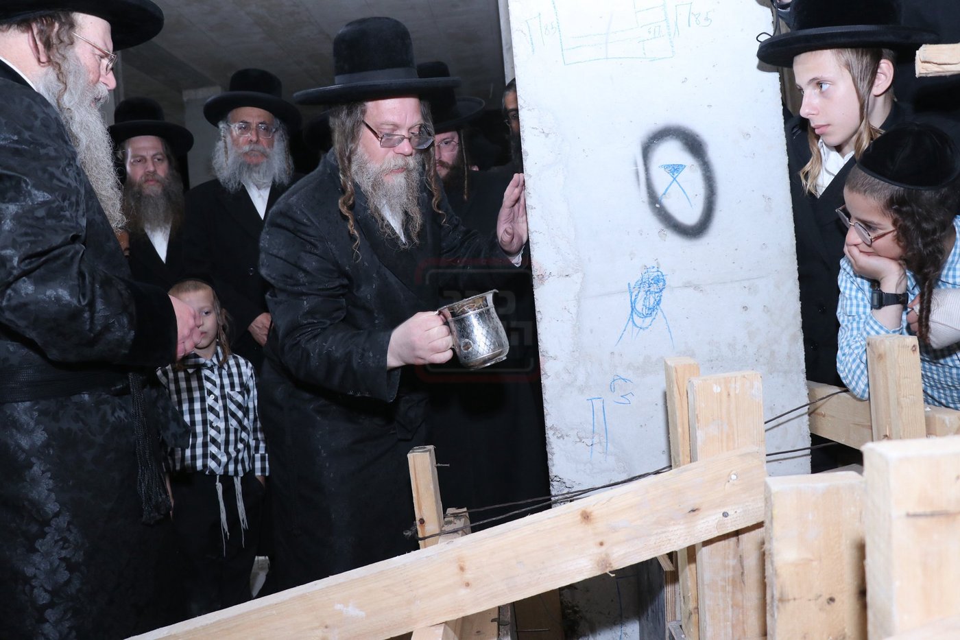 מעמד יציקת הבורות בקוזמיר 