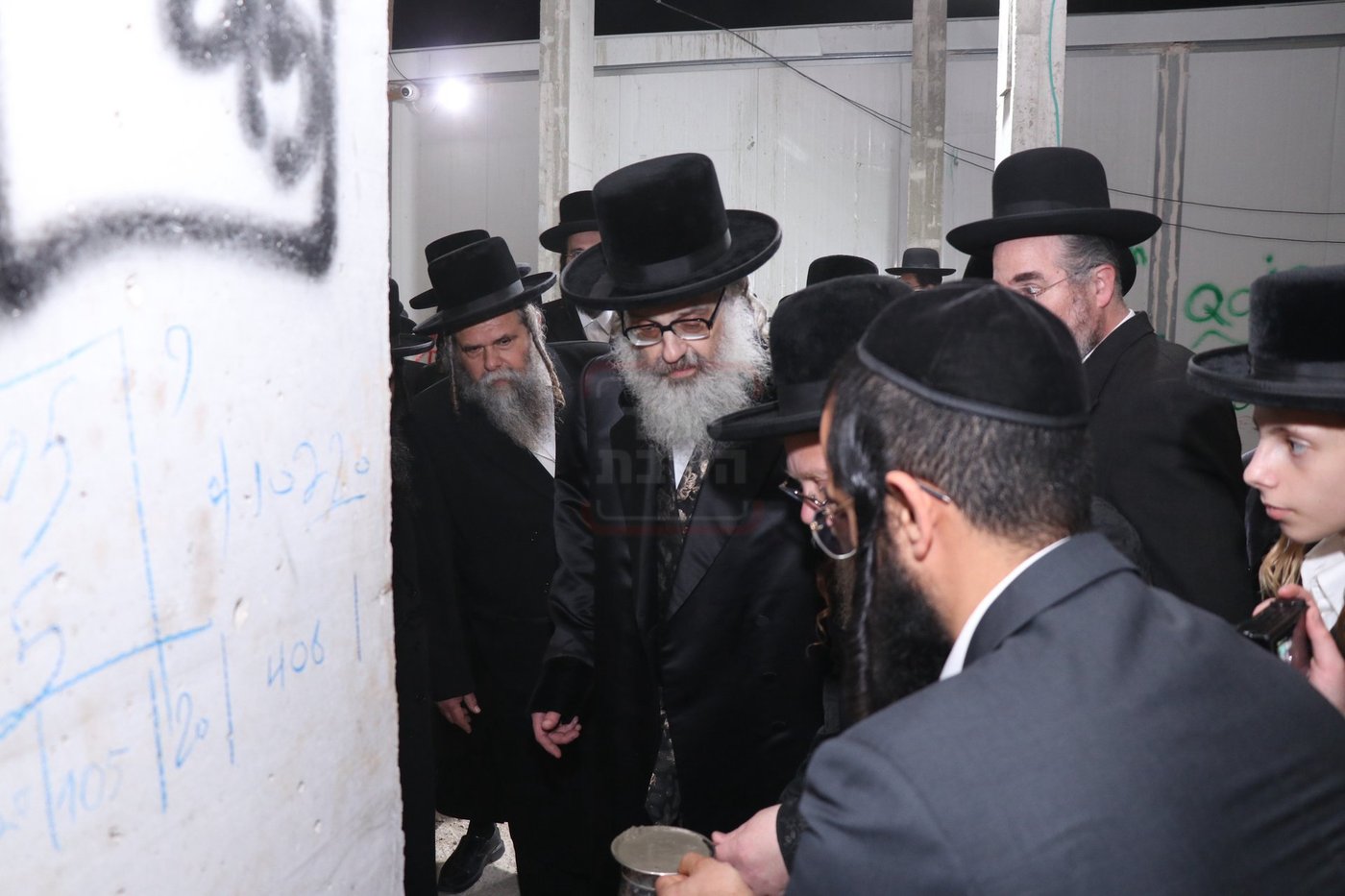 מעמד יציקת הבורות בקוזמיר 