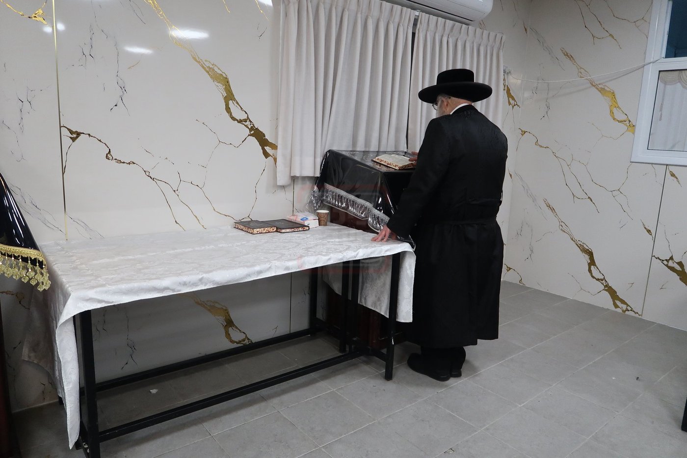 האדמו"ר מפינסק קרלין בביקור בבית שמש