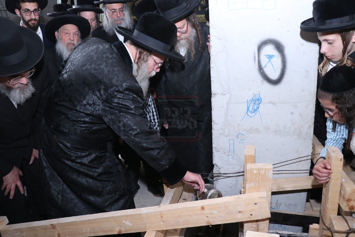 מעמד יציקת הבורות בקוזמיר 