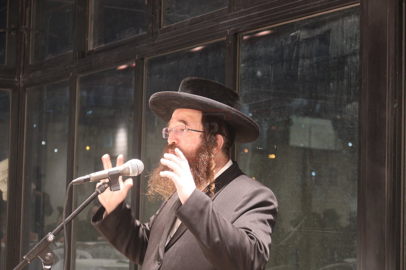 חסידי זוועהיל בעיר האבות חברון