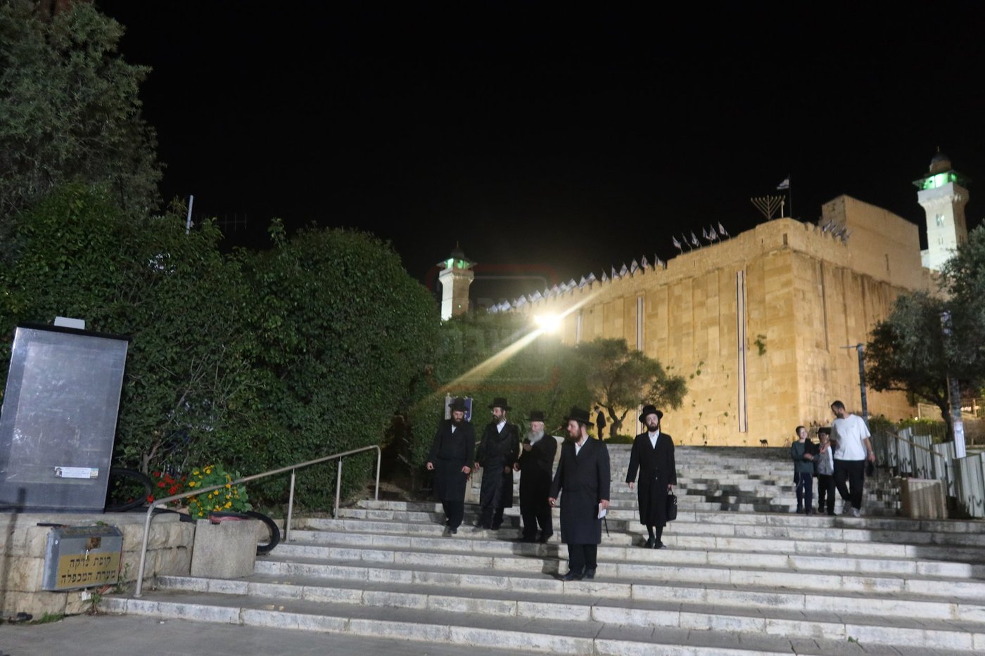 חסידי זוועהיל בעיר האבות חברון