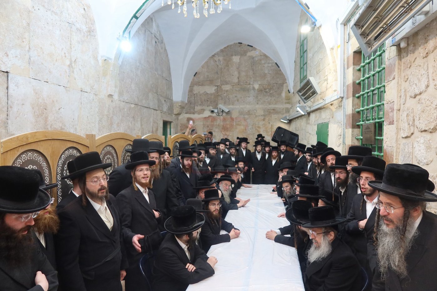 חסידי זוועהיל בעיר האבות חברון