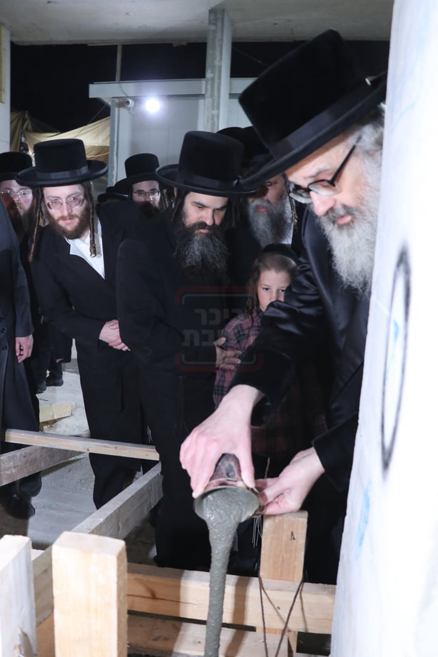 מעמד יציקת הבורות בקוזמיר 