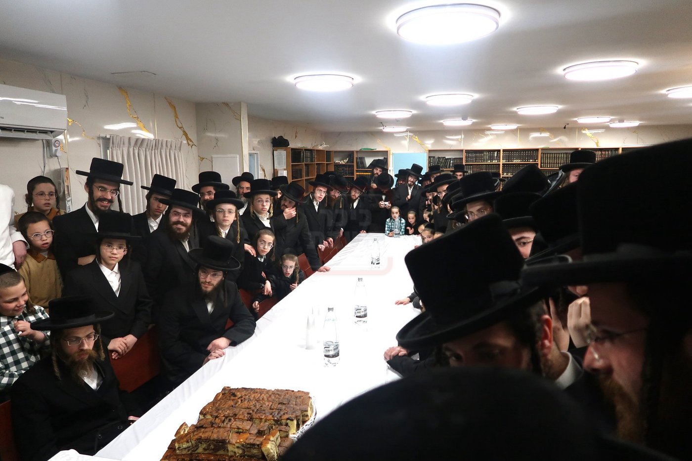 האדמו"ר מפינסק קרלין בביקור בבית שמש