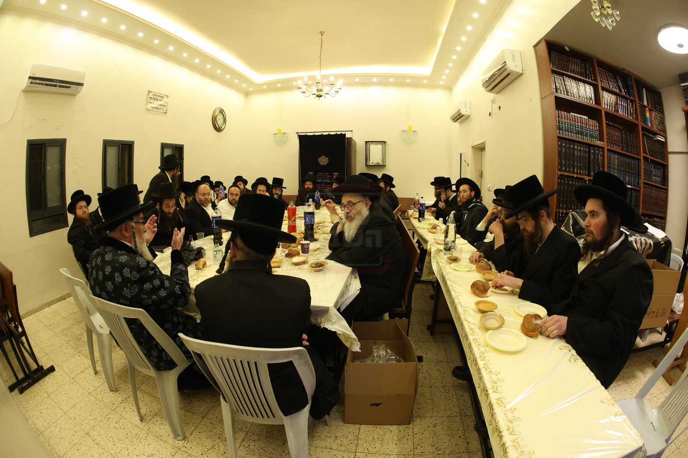 האדמו"ר מראזלא בהילולת הרה"ק מקרעסטיר