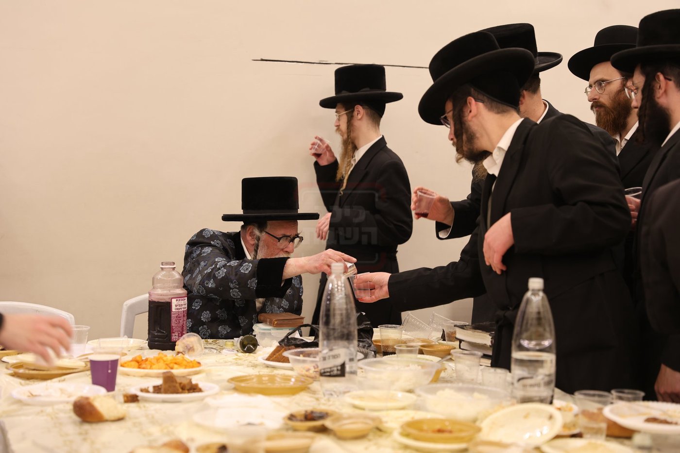 האדמו"ר מראזלא בהילולת הרה"ק מקרעסטיר