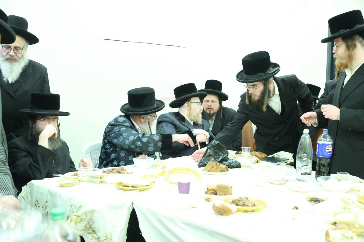 האדמו"ר מראזלא בהילולת הרה"ק מקרעסטיר