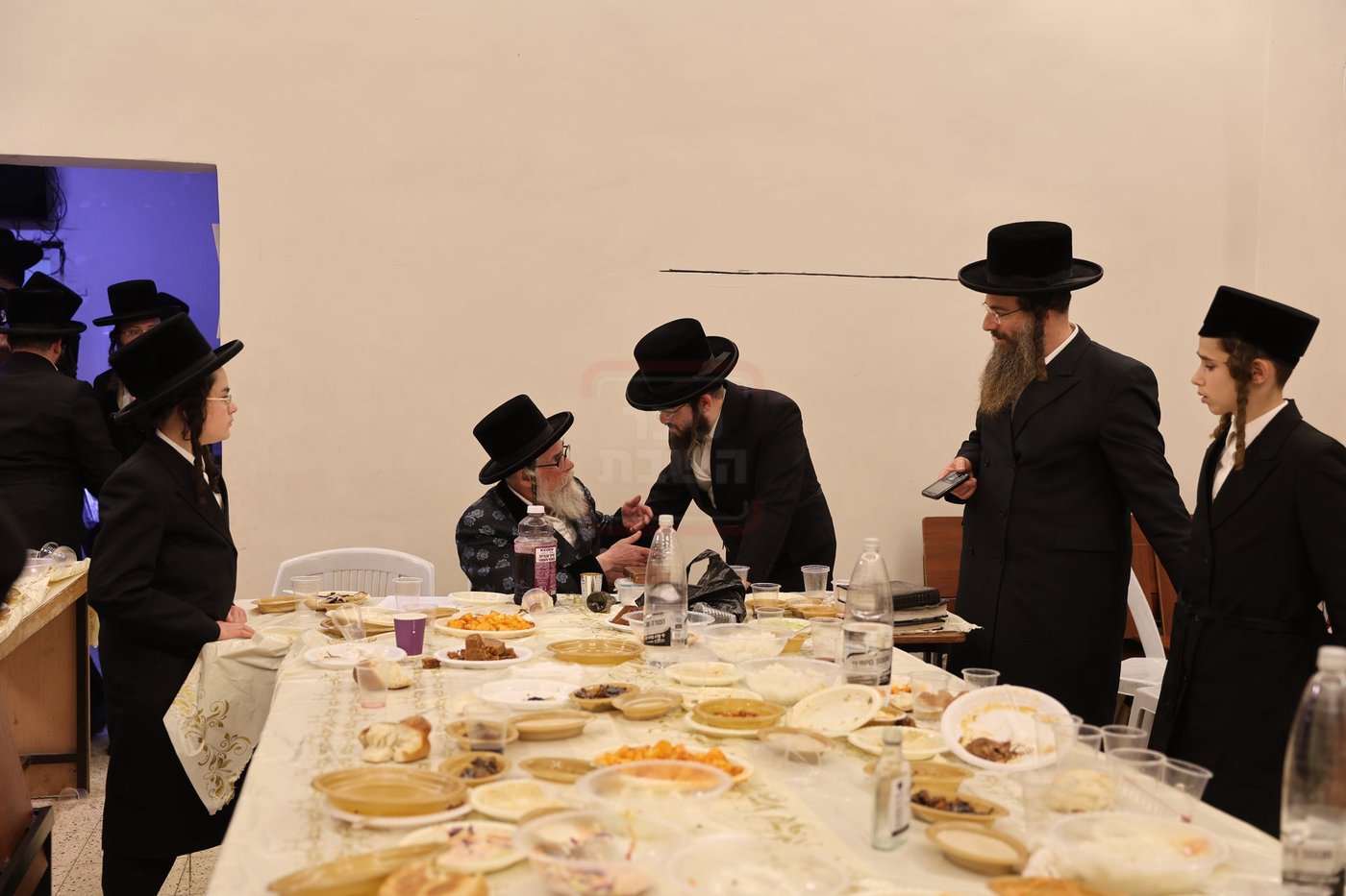 האדמו"ר מראזלא בהילולת הרה"ק מקרעסטיר