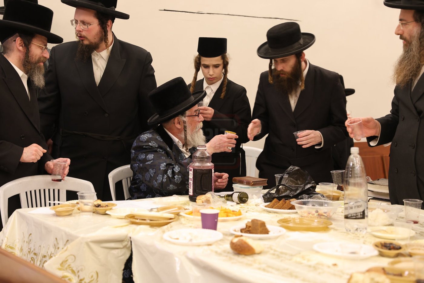 האדמו"ר מראזלא בהילולת הרה"ק מקרעסטיר